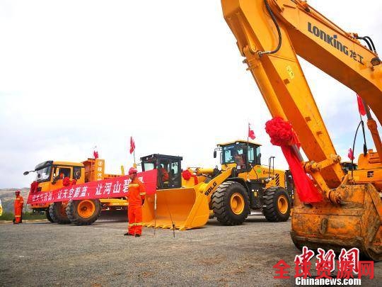 2017年青海省一项政府和社会资本合作交通项目开工建设。 张添福 摄