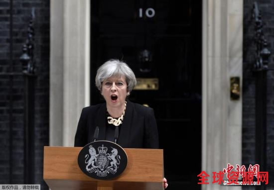 资料图：英国伦敦，英国首相特蕾莎·梅在唐宁街10号发表演说。
