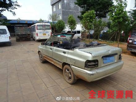 013e9deb7d289b36a0d95699f7ed6a3d.jpg 男子割除轿车车顶自制“敞篷车” 交警提醒:不安全不合法