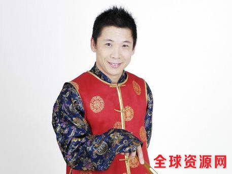 曾是一线喜剧演员，当红时创业三次失败，三次离婚，如今重返舞台