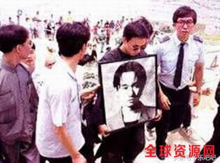 93年黄家驹在日本昏迷至香港出殡全过程！网友：至今痛心不已！