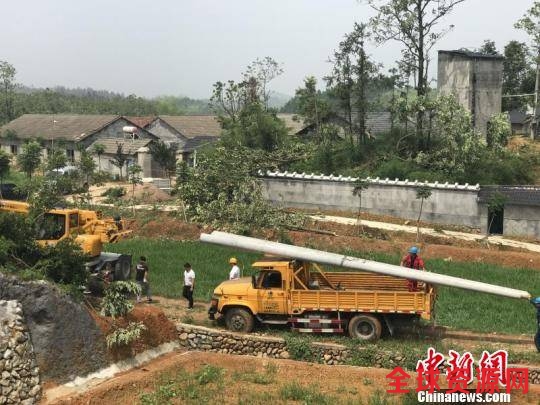 因受强对流天气影响，一股暴风雨“袭击”了浙江省衢州市衢江区全旺镇，导致该镇受损严重。
