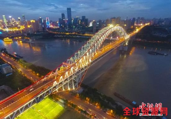 重庆朝天门长江大桥。陈超 摄 重庆朝天门长江大桥。陈超 摄