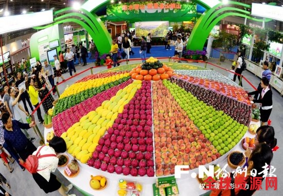 第十五届“6·18” 开幕 首日40个项目现场签约