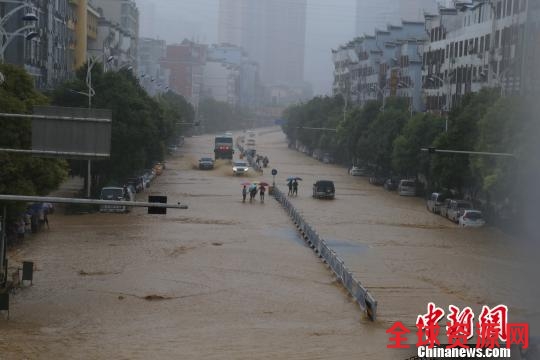 铜仁市碧江区遭受暴雨袭击 碧江电视台供图 碧 摄