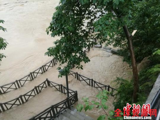 铜仁市碧江区遭受暴雨袭击 碧江电视台供图