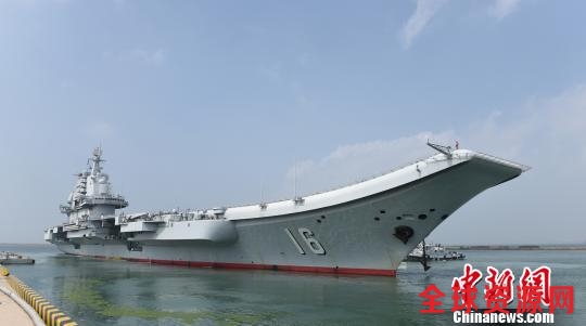 中国海军航母编队启航执行跨区机动训练任务