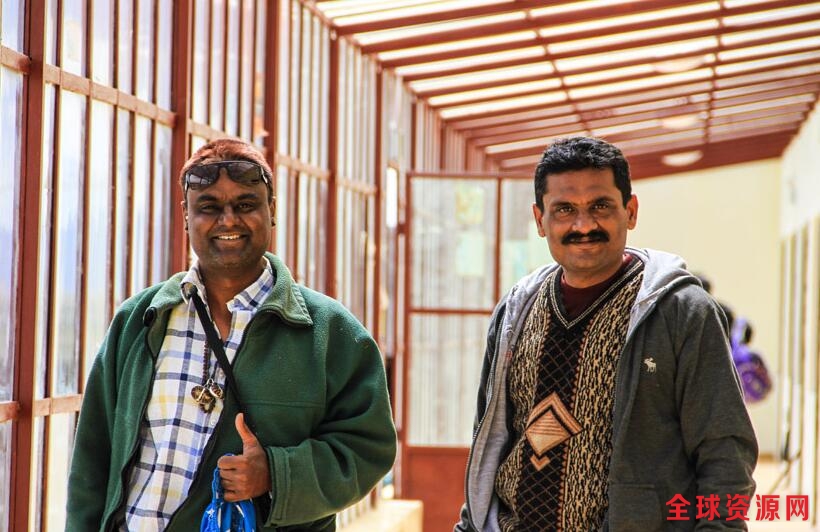 两名朝圣的印度香客(来源:国际在线)