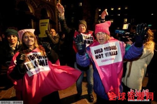 美国民众抗议特朗普的移民限制令。 美国民众抗议特朗普的移民限制令。
