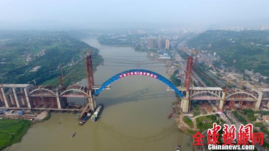 图为宜宾金沙江公铁两用大桥 刘忠俊 摄 图为宜宾金沙江公铁两用大桥 刘忠俊 摄