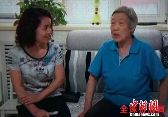 七旬老人徒手清理排水口成“网红”市委书记点赞