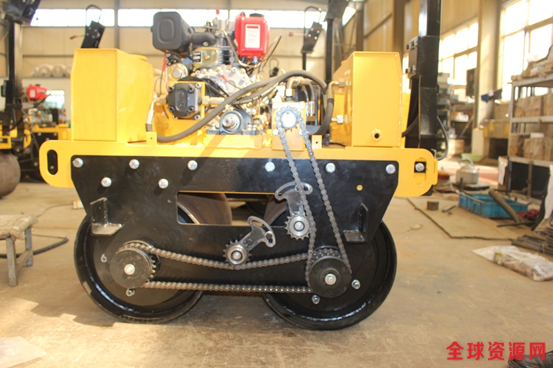 双轮压路机内部结构图