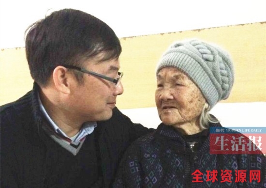 45岁孙子与105岁奶奶相伴数十年 成彼此精神支柱