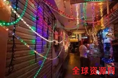 但是,一向奇葩的阿三哥却上演了一出“抵制中国货”的闹剧,不由得让国人大跌眼镜。