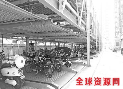 郑州部分小区、医院立体车库闲置 停满电动车