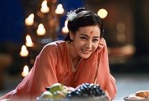 迪丽热巴郑爽 90后小花古装造型亮眼 作为演艺圈最朝气蓬勃的力量，各位小花的古装造型也成为大家关注的热点。接下来就为大家盘点一下这些90后小花们，古装造型哪个更胜一筹，谁才是你的菜。【详细】 娱乐时尚|娱乐图集|影视