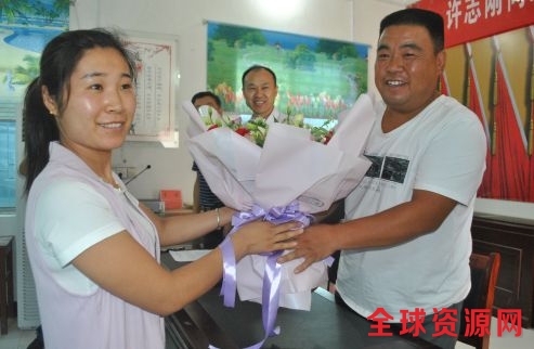 周口男子赴郑州捐献生命种子 镇里举办欢送会