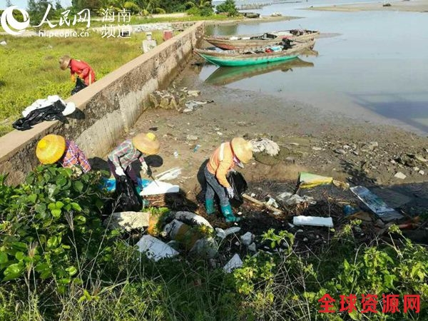 美兰区演丰镇开展海岸线和河流水域垃圾大扫除