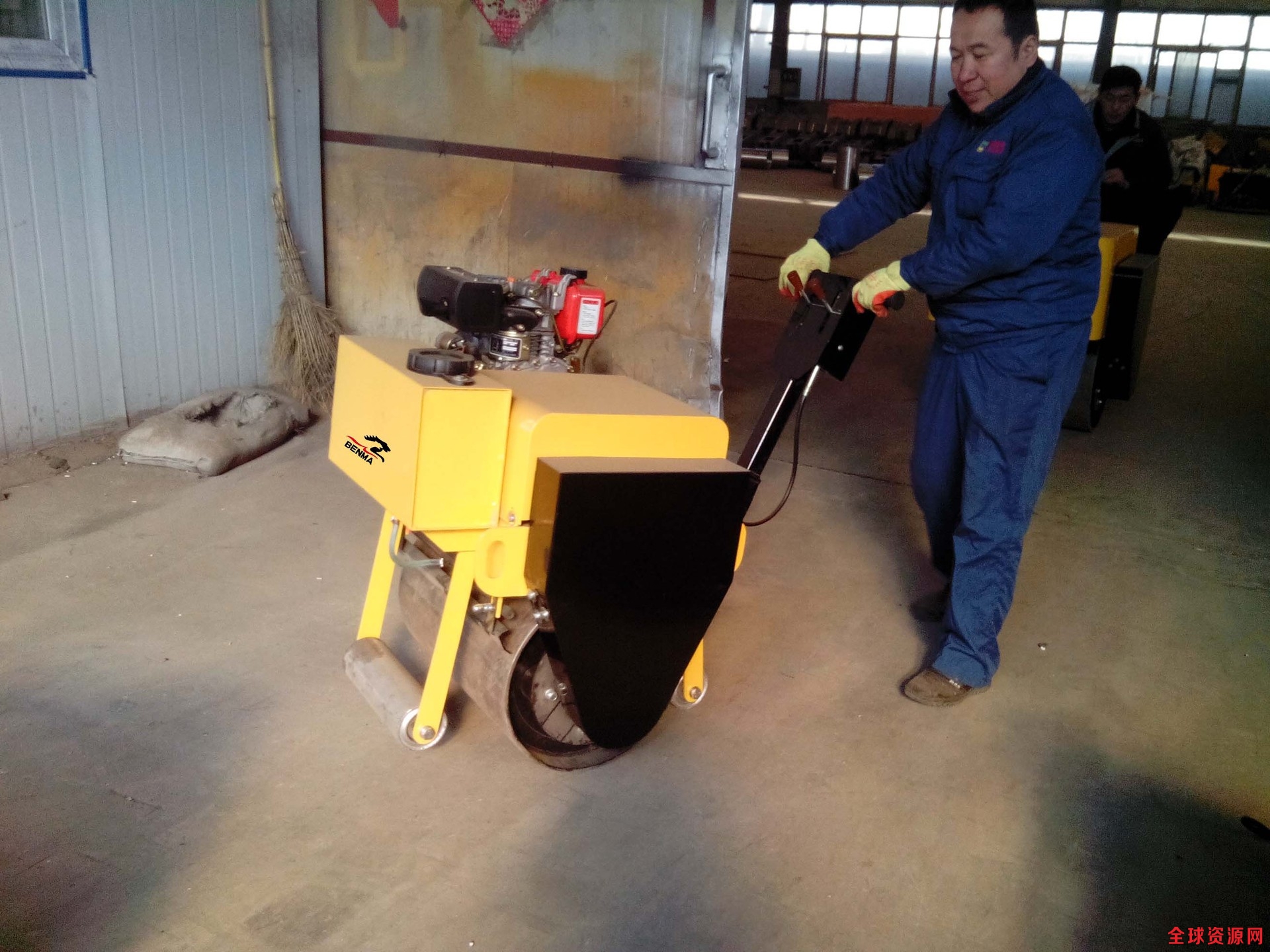 单轮压路机 (17) 拷贝