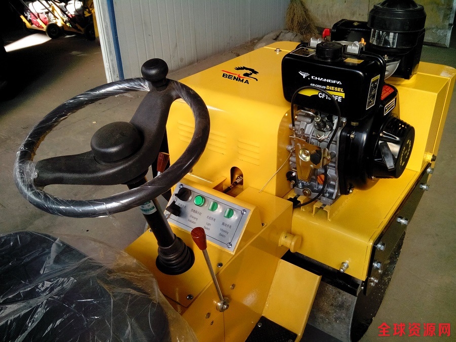 850座驾式压路机阿3