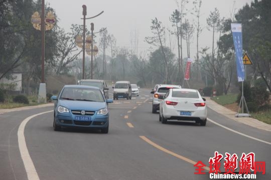 陕西沿黄观光路“一路串珠”民众争赏黄河景