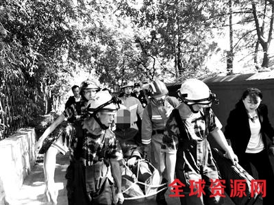 20名北大学生爬山迷路 家长报警数小时后自行下山