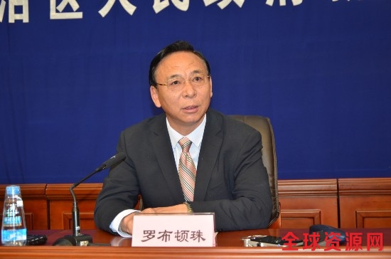 图为发言人：区党委常委，自治区常务副主席，自治区脱贫攻坚指挥部总指挥长 罗布顿珠.JPG