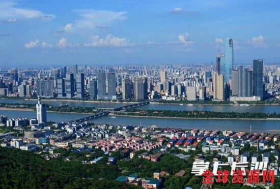 2017年，经过全市人民的共同努力，长沙在第五届全国文明城市复查测评中取得优异成绩，继续蝉联全国文明城市荣誉称号。长沙晚报记者 邹麟 摄