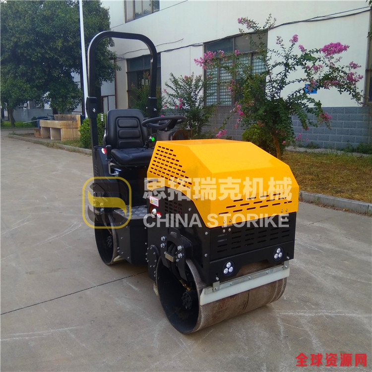 小型座驾压路机01