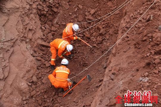 云南鲁甸一施工现场山体垮塌致4人死亡1人轻伤（图）