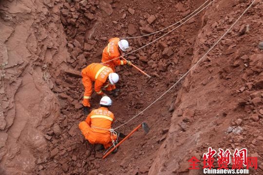云南鲁甸一施工现场山体垮塌致4人死亡1人轻伤(图)
