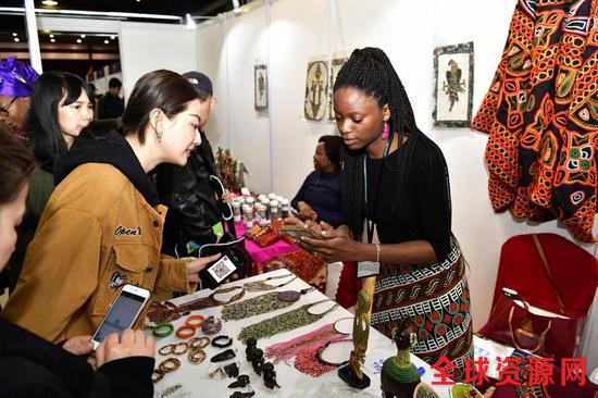 “非洲文化节中非妇女发展基金慈善义卖”活动在京举办