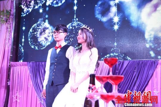 北川地震孤儿走进婚姻殿堂感恩被广西好心人助养10年