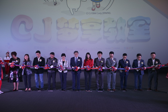 CJ梦享教室开进云南 郑秀晶助阵与小朋友一起欢度六一