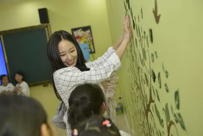 CJ梦享教室开进云南 郑秀晶助阵与小朋友一起欢度六一