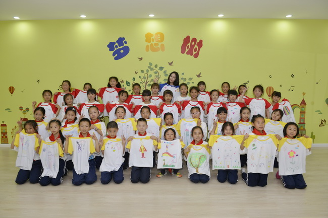 CJ梦享教室开进云南 郑秀晶助阵与小朋友一起欢度六一