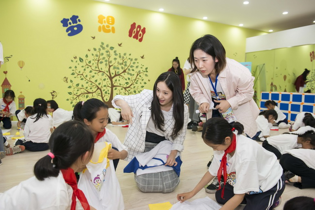 CJ梦享教室开进云南 郑秀晶助阵与小朋友一起欢度六一