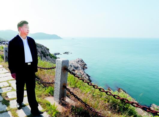 6月12日,习近平在威海刘公岛考察。新华社记者 谢环驰 报道