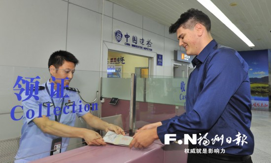 福建省首张外国人“实习签证”在福州签发