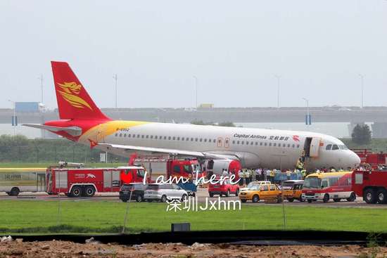 乘客亲历:飞机重砸地面 左发着火空姐掉泪