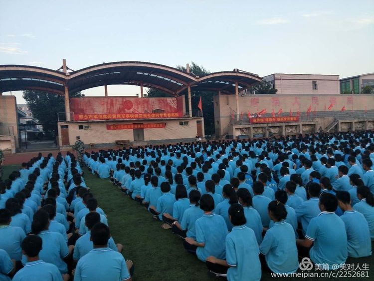 全球公益报道:河北邢台会宁中学对入学新生进行国防教育