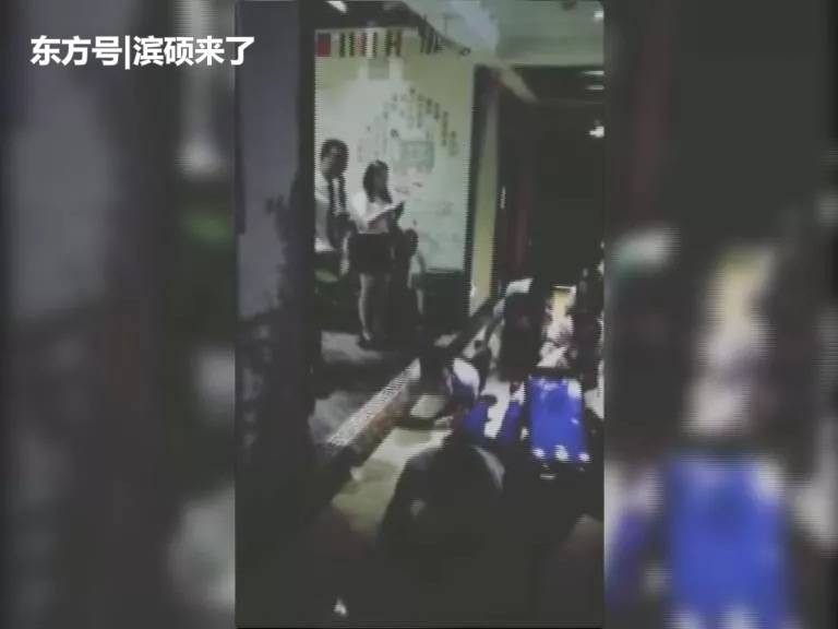 遵义一足疗店业绩差要罚生吃苦瓜、在地上爬，女子无法忍受