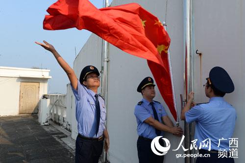广西防城港：节后上班第一天开展升国旗活动