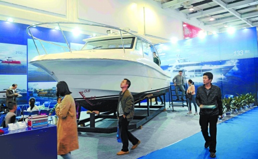 10月20日上午，2018中国湖南旅游产业博览会暨首届湖南旅游装备展上，展出的小型游艇。 湖南日报记者 唐俊 摄