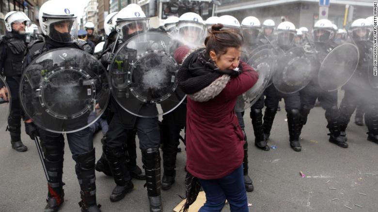 法国连续第4周爆发骚乱:12.5万人参与 1723人被拘