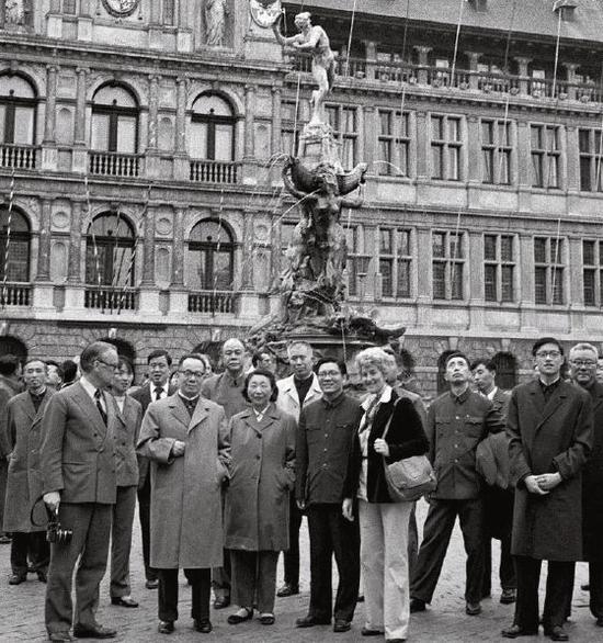 1978年5月19日，谷牧（前排左二）带团在比利时进行友好访问。