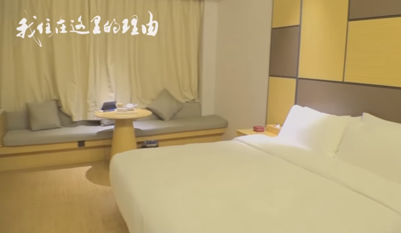 豪门太太与丈夫分居 放着3万㎡豪宅不住蜗居酒店