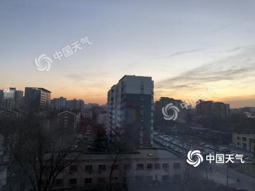 今晨,北京晴冷,能见度较好。 点击进入下一页