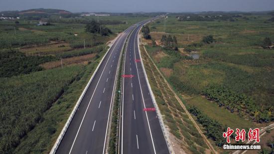 资料图:高速公路。何秋娣 摄 资料图:高速公路。何秋娣 摄