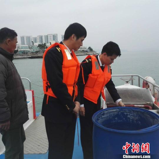 图为海事执法人员加强海上巡航执法。惠州海事局提供